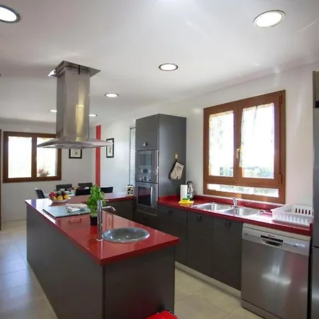 Grosszuegige Mit Beheizbarem Pool Und Jacuzzi ムロ