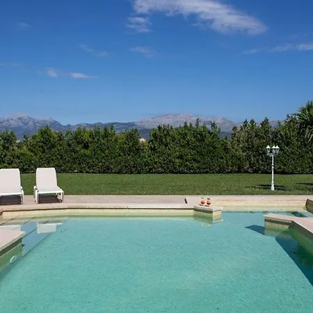 Grosszuegige Mit Beheizbarem Pool Und Jacuzzi *